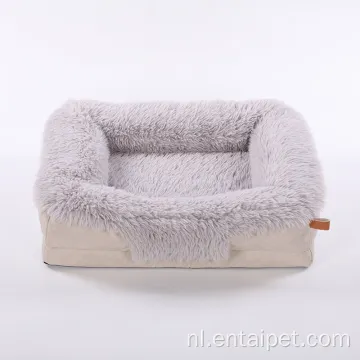 Warme winterhondenkennel met vierkante pluis